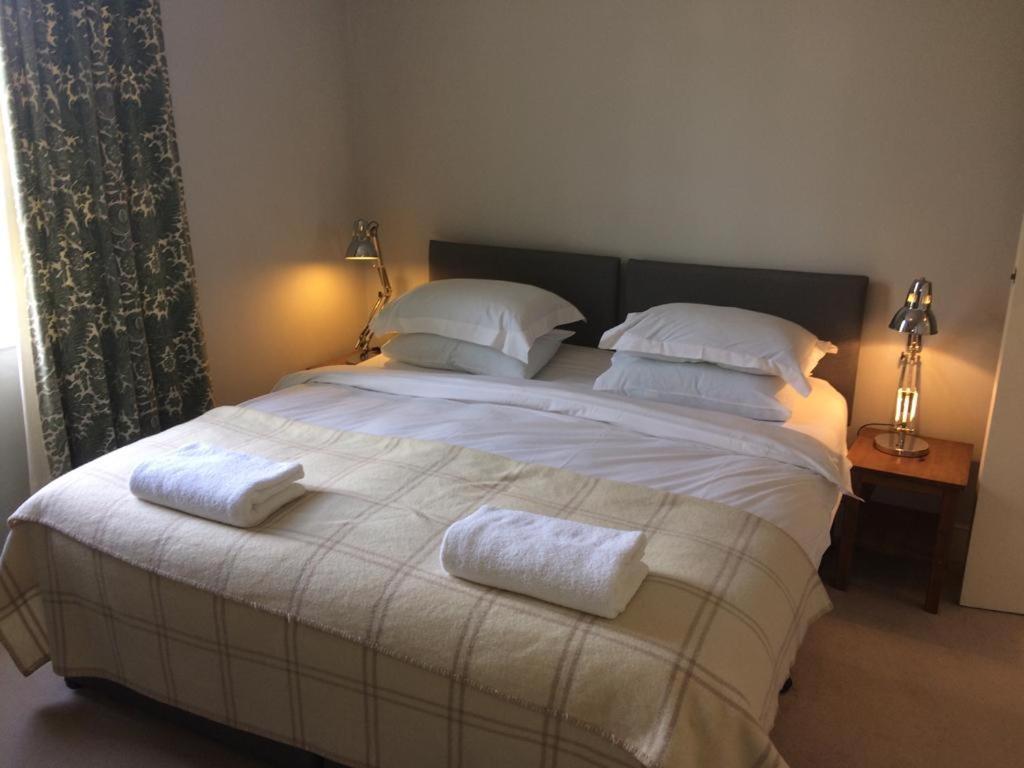 ロンドンNotting Hill Charm -Sleeps 5 - Urban Retreatアパートメント エクステリア 写真