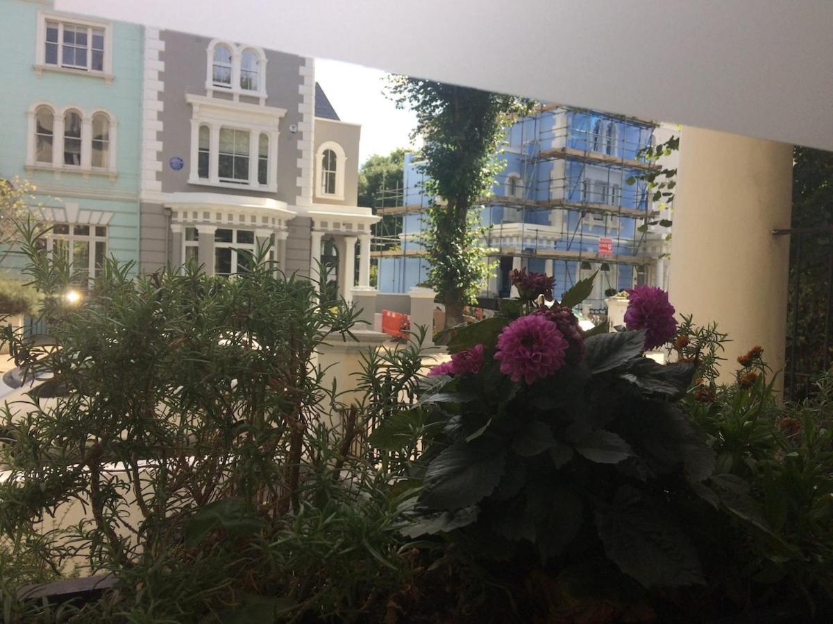 ロンドンNotting Hill Charm -Sleeps 5 - Urban Retreatアパートメント エクステリア 写真