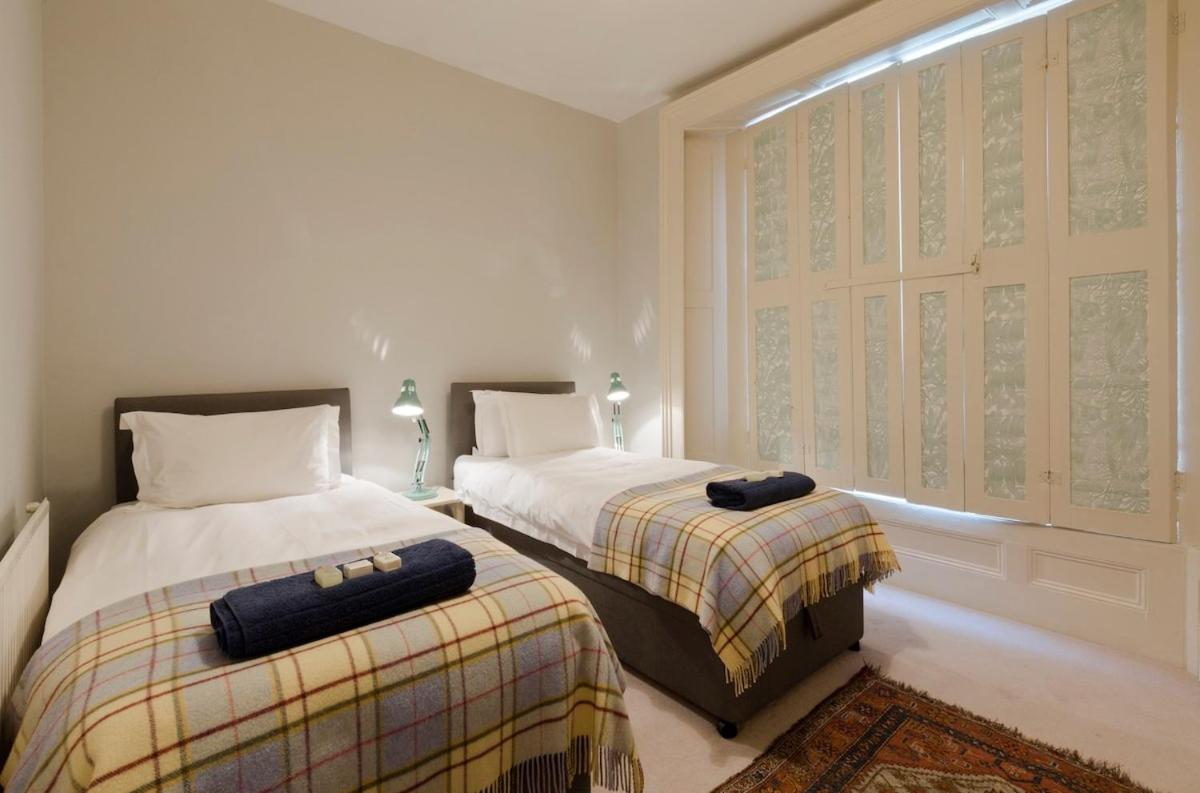 ロンドンNotting Hill Charm -Sleeps 5 - Urban Retreatアパートメント エクステリア 写真