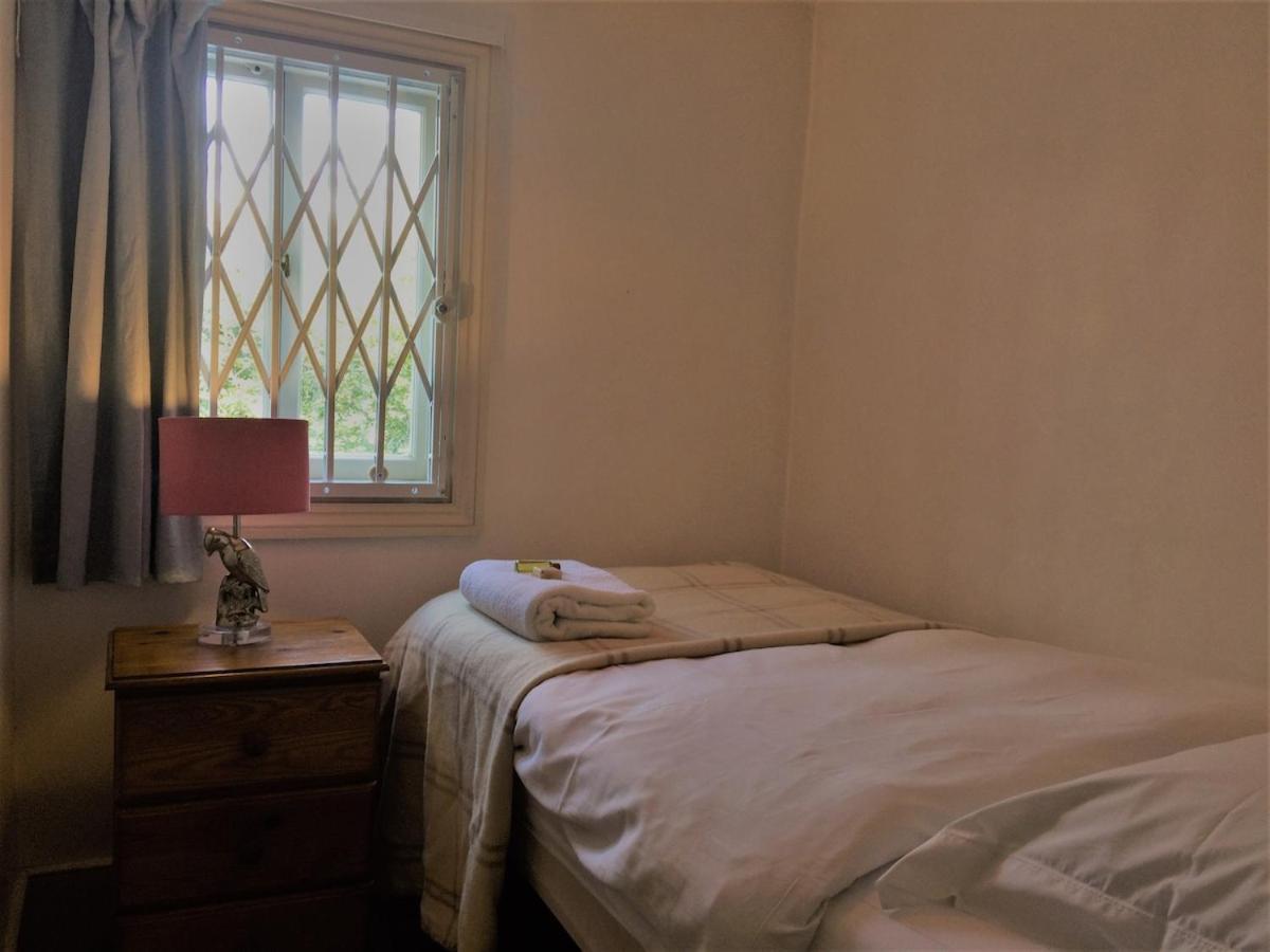 ロンドンNotting Hill Charm -Sleeps 5 - Urban Retreatアパートメント エクステリア 写真