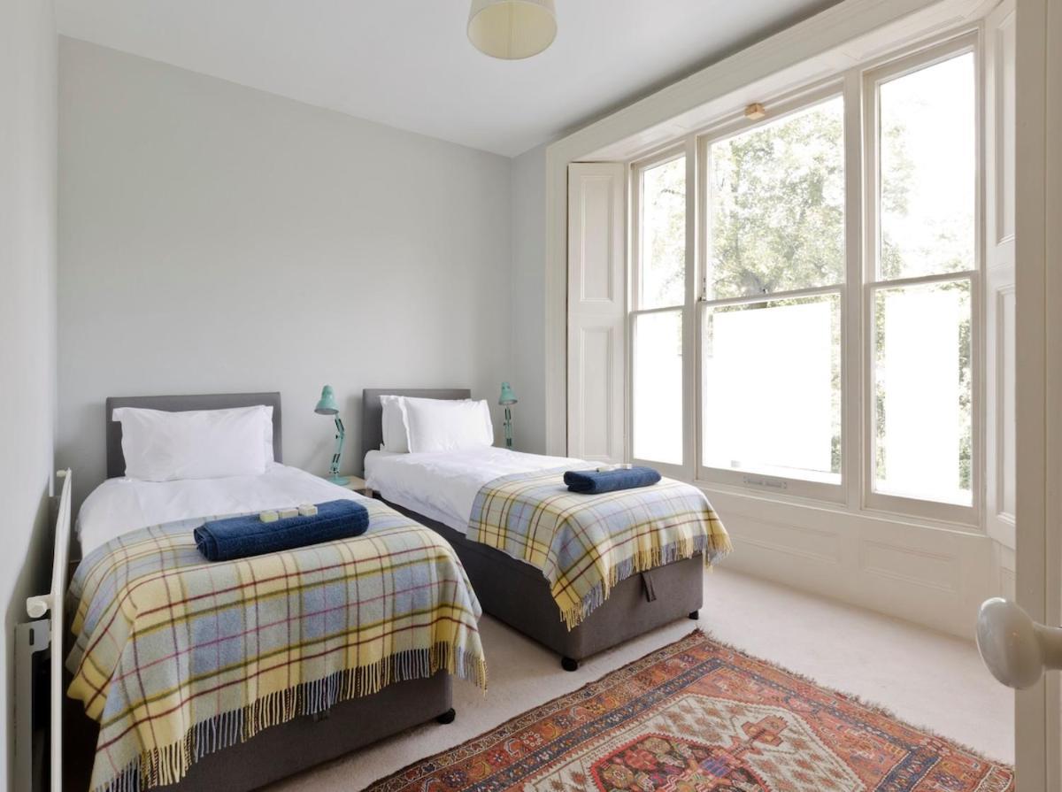 ロンドンNotting Hill Charm -Sleeps 5 - Urban Retreatアパートメント エクステリア 写真