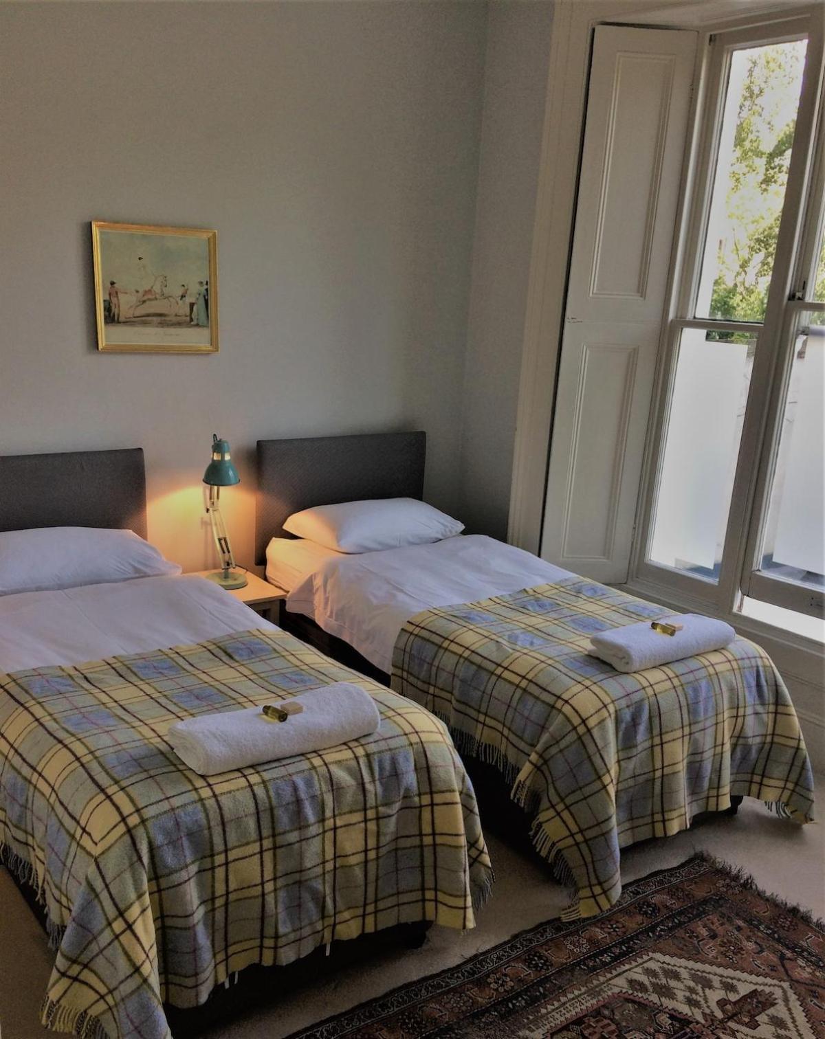 ロンドンNotting Hill Charm -Sleeps 5 - Urban Retreatアパートメント エクステリア 写真