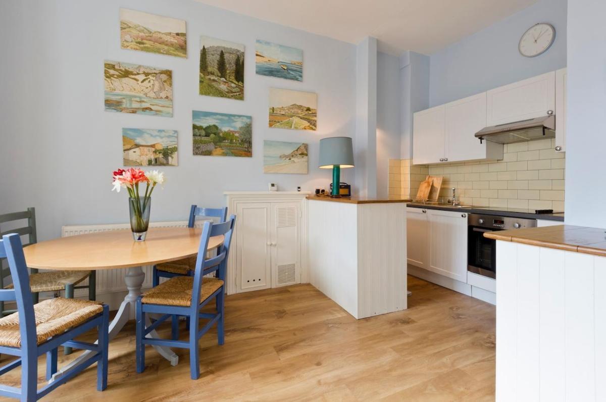 ロンドンNotting Hill Charm -Sleeps 5 - Urban Retreatアパートメント エクステリア 写真