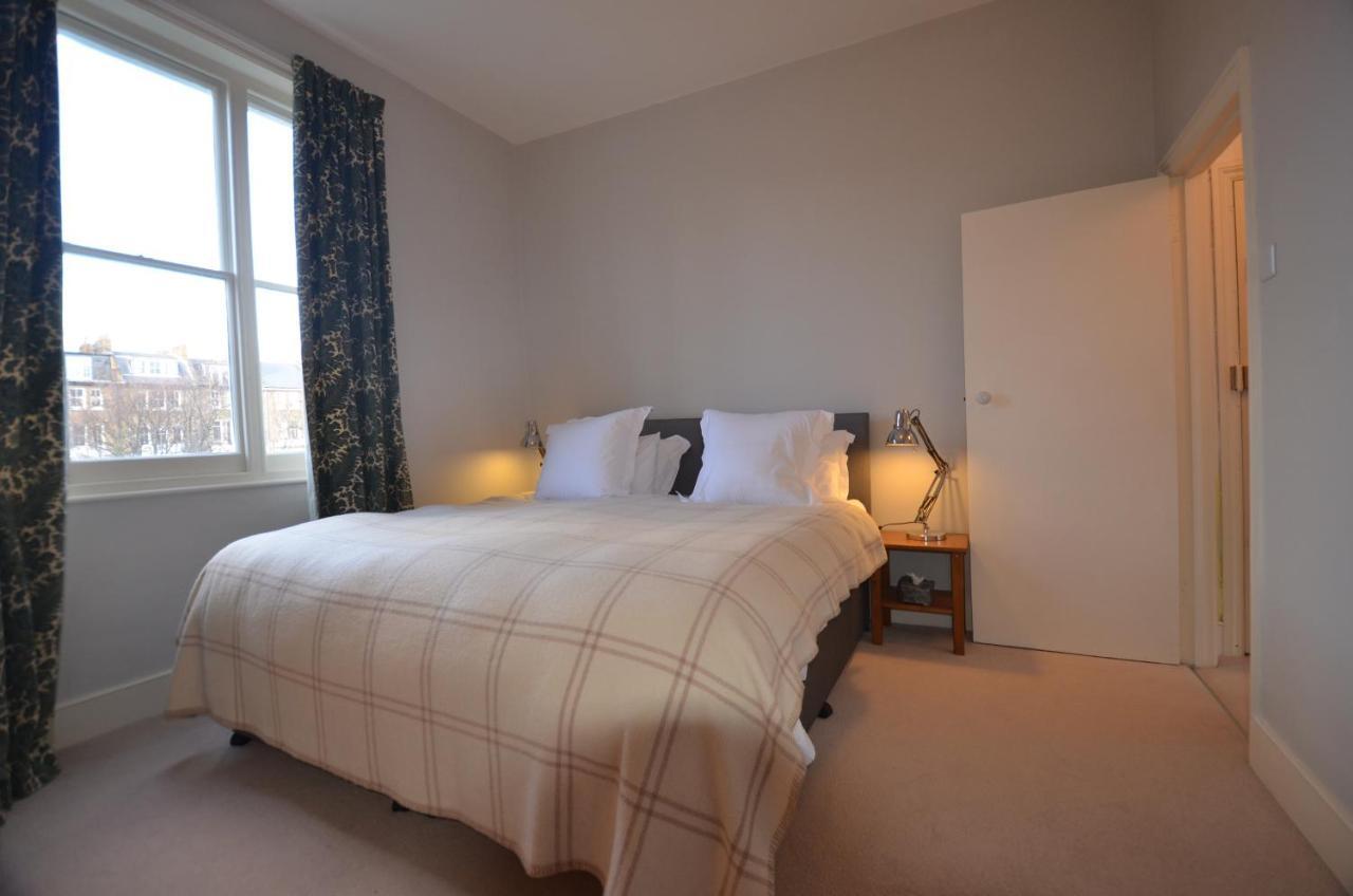 ロンドンNotting Hill Charm -Sleeps 5 - Urban Retreatアパートメント エクステリア 写真